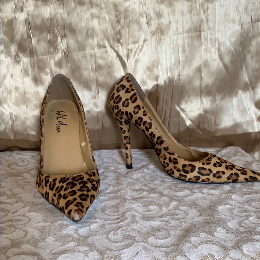 Sexy furry leopard heel